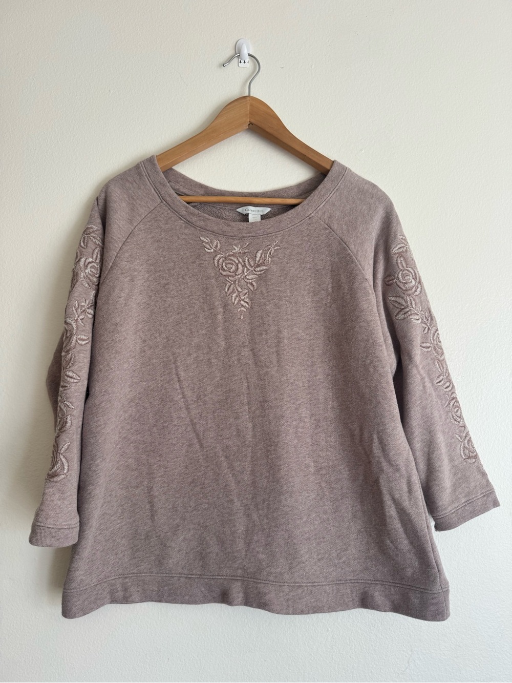 Women's Embroidered Crewneck Pullover - Taupe M